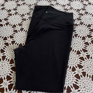 Old Navy Active extra high rise leggings.  Ankle length. Go dry fabric . L